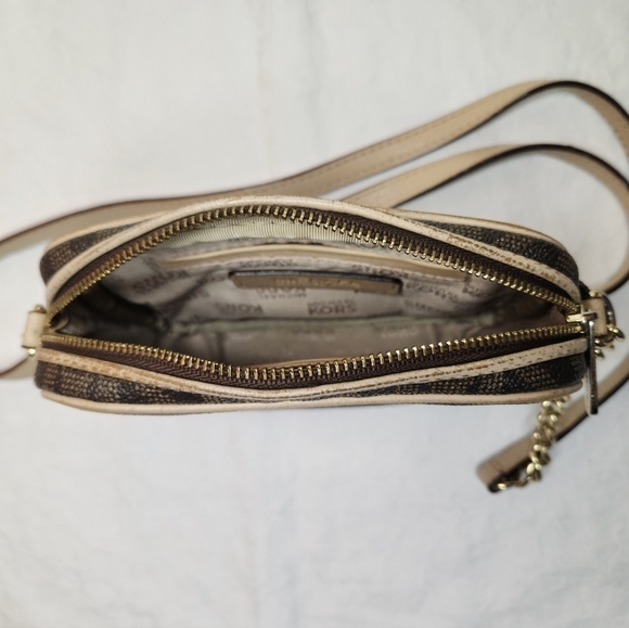 Michael Kors classic mini crossbody purse - Picture 7 of 15